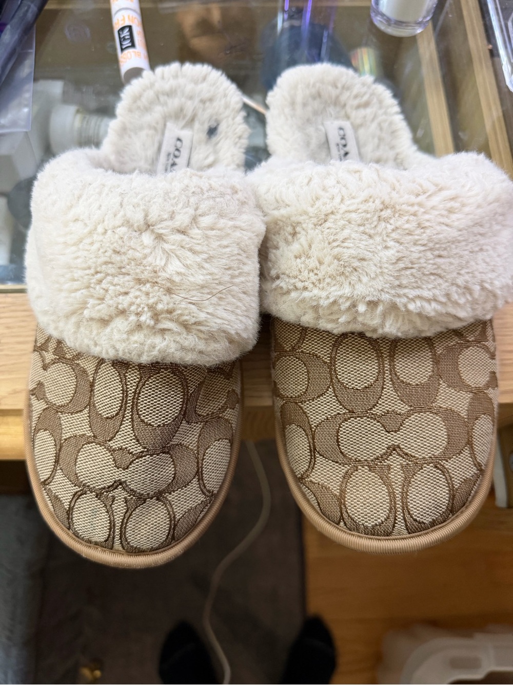 Coach Womens Beige Signature Logo Slip-On Slippers with Cream Shearling
